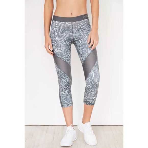 Nike Pro Hypercool Tidal Capri Legging - Picture 2 of 11